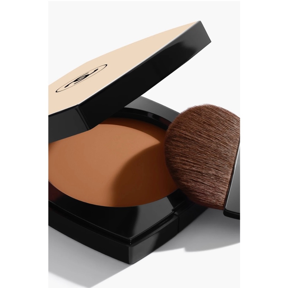 CHANEL Bronzer Compact with Brush - Warm Tan - Picture 5 of 7